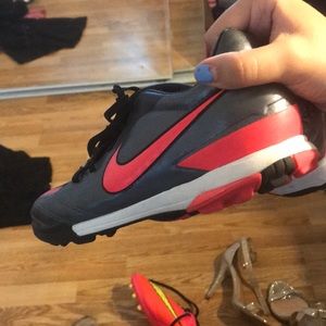 Indoor soccer cleats
